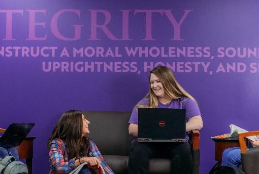 Case Study: Mercy College Brings Its Brand to Life with Interior Graphics